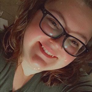 Meet your Posher, Alyssa